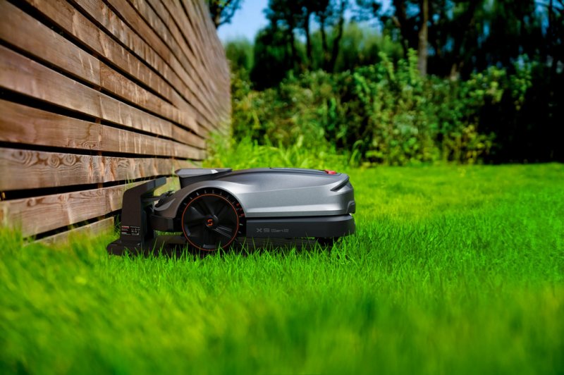 Robot de tuns gazon Sunseeker X5 Gen2, 2000mp, tehnologie GPS, fara fir, conexiune bluetooth + GSM