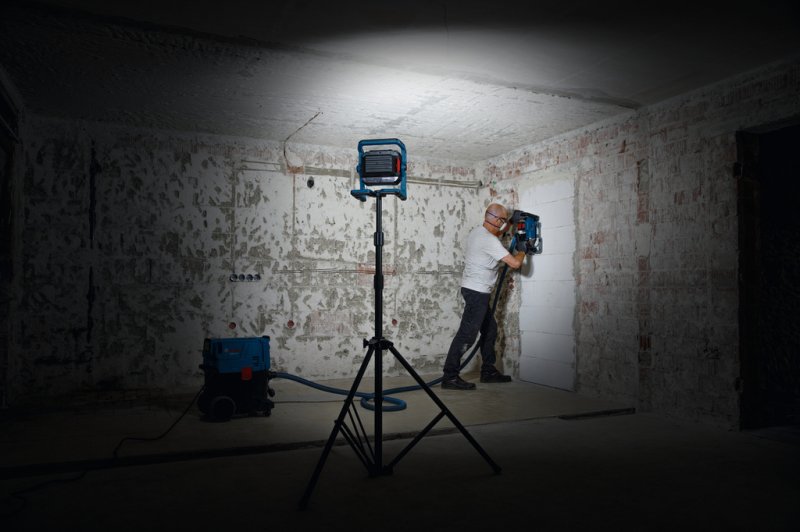 Proiector/lampa santier 18V, 5000 Lm, SOLO, tip GLI18V-5000, BOSCH