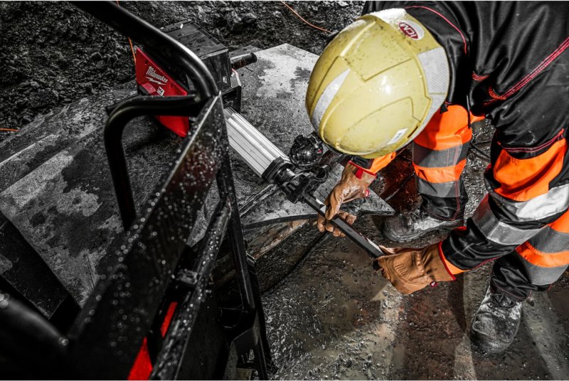 Ciocan demolator cu acumulatori Milwaukee MXF MXF DH2528H-602, HEX, 72V 2x6.0Ah, 64J, 24.8 kg