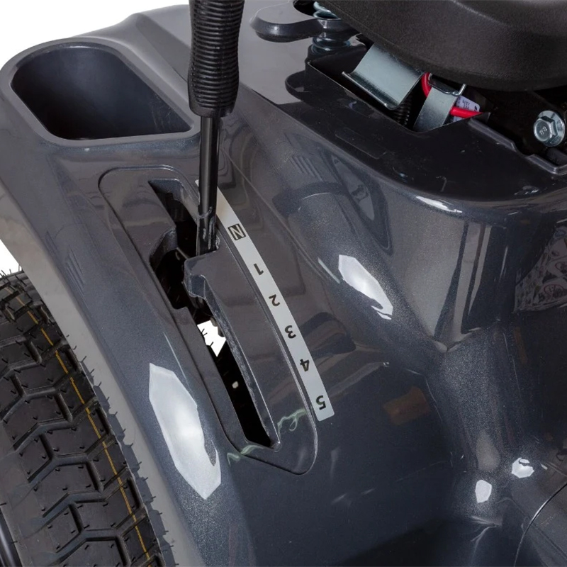 Tractoras de tuns iarba CUB CADET LT1 R86