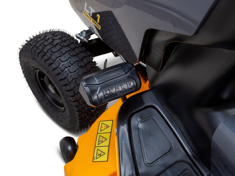 Tractoras de tuns iarba CUB CADET LT1 R86