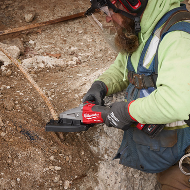 Debitor de armaturi (fier beton) cu acumulatori MILWAUKEE M18FRBCO32-0X, max. 32 mm, cu disc 137 mm, SOLO