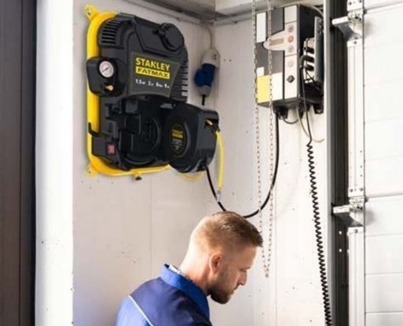 Compresor de perete fara ulei, 2l, 160l/min, 8bar, furtun 9m, Stanley FATMAX FMXCMD152WE