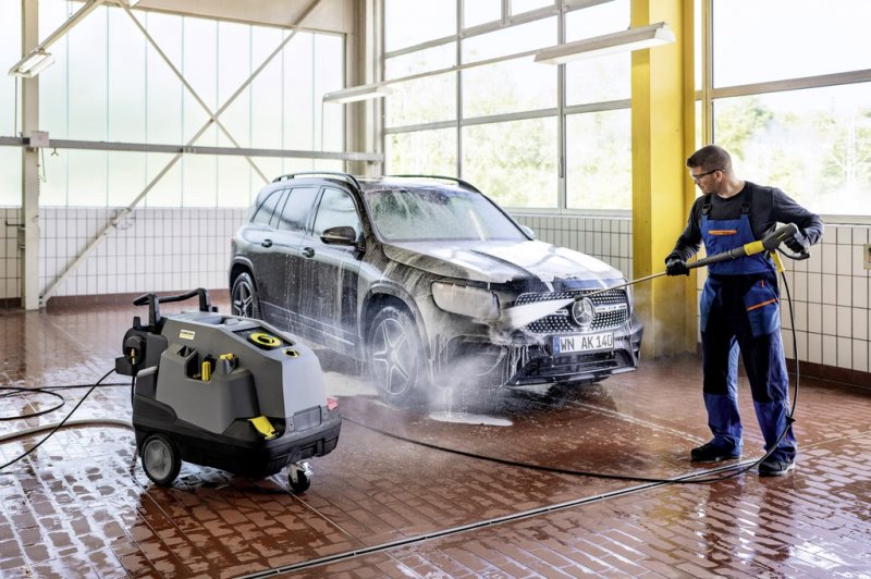 Aparat de spalat cu presiune si incalzire a apei KARCHER HDS 8/18-4CXA