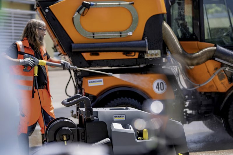 Aparat de spalat cu presiune si incalzire a apei KARCHER HDS 8/18-4CXA