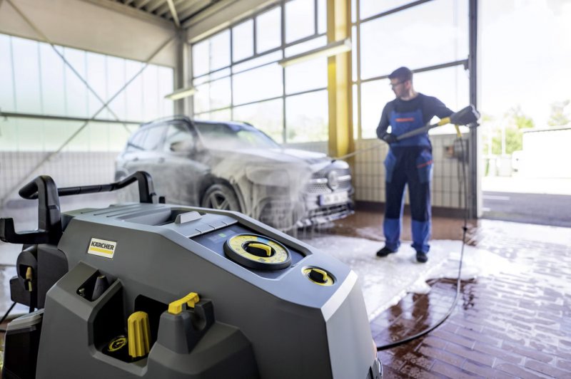 Aparat de spalat cu presiune si incalzire a apei KARCHER HDS 8/18-4CXA