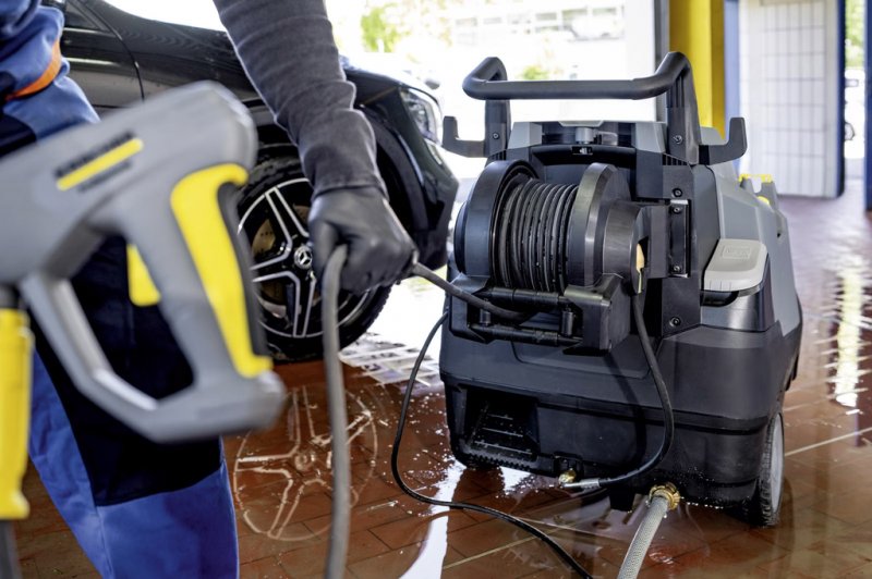 Aparat de spalat cu presiune si incalzire a apei KARCHER HDS 8/18-4CXA