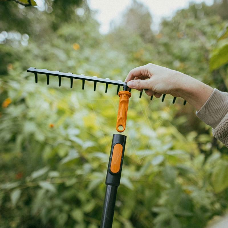Grebla pentru sol Fiskars OneClick 35.9 cm, marime 