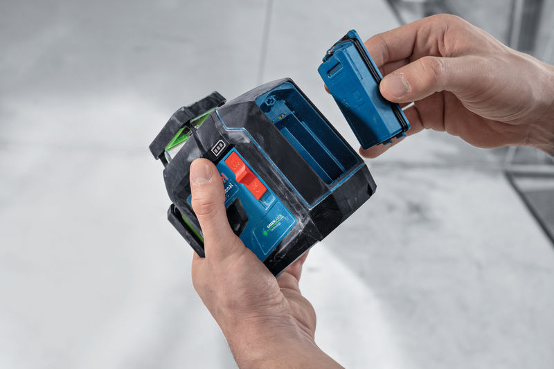 Nivela laser cu 3 linii BOSCH GLL 80-33 G, acumulator BA 3.7V, 3.0Ah, verde
