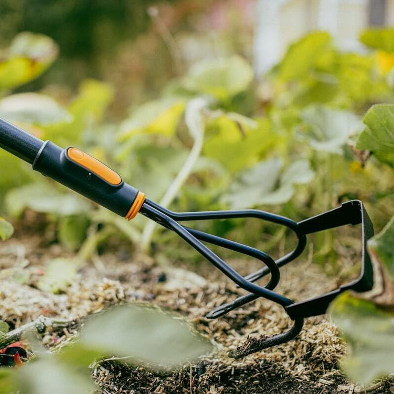 Cultivator cu racleta Fiskars OneClick fara coada, 13.2 cm