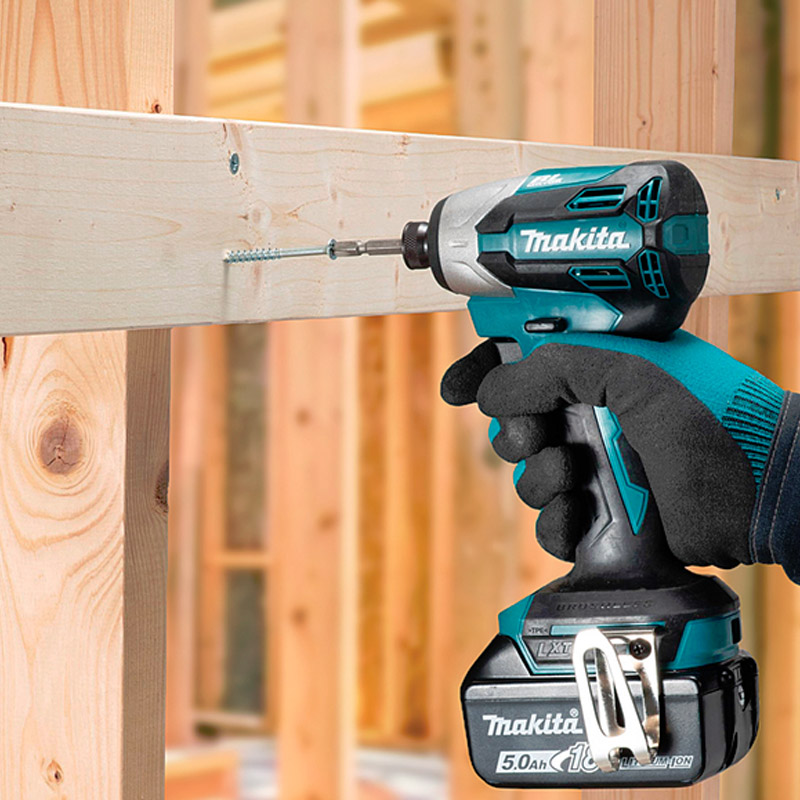 Masina de insurubat cu impact si acumulatori platforma LXT 18V, 2x 2.0 Ah, 170 Nm, model DTD158WVE