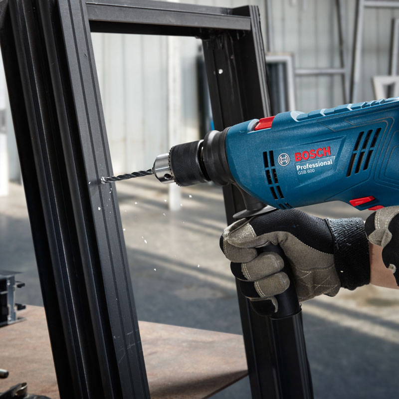 Masina de gaurit cu percutie cu accesorii, Bosch Profesional GSB 600