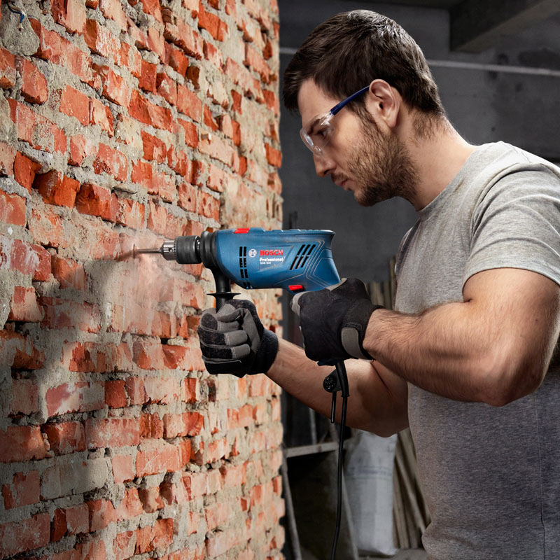 Masina de gaurit cu percutie cu accesorii, Bosch Profesional GSB 600