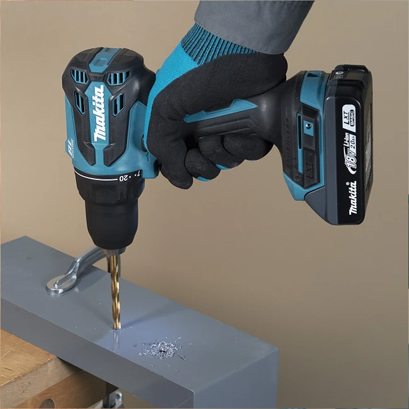 Masina de gaurit si insurubat cu 2 acumulatori Li-Ion LXT 18V, 2x3.0 Ah, BRUSHLESS, tip DDF490RFJ