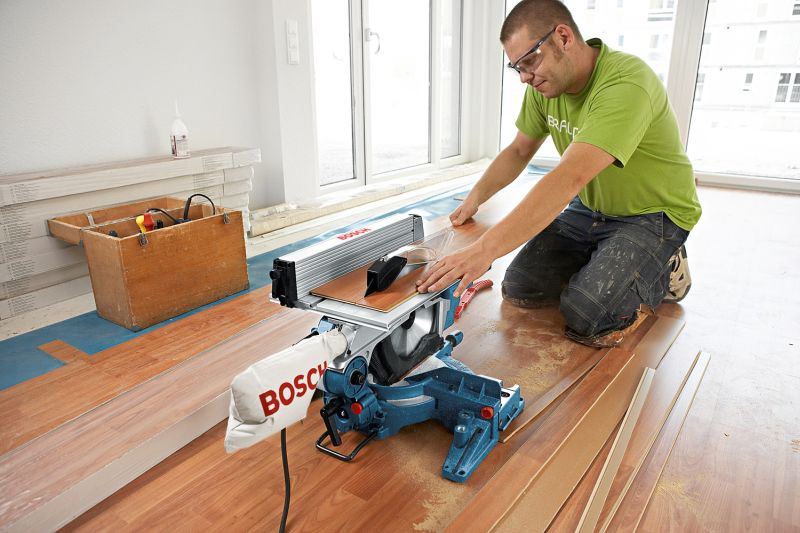 Fierastrau circular basculant si stationar tip GTM 12 JL 