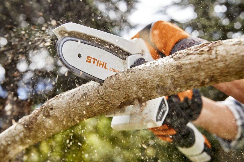 Electroferastrau cu lant, cu acumulatori, Stihl, tip GTA26 Set (cu acumulator si incarcator), sistem AS