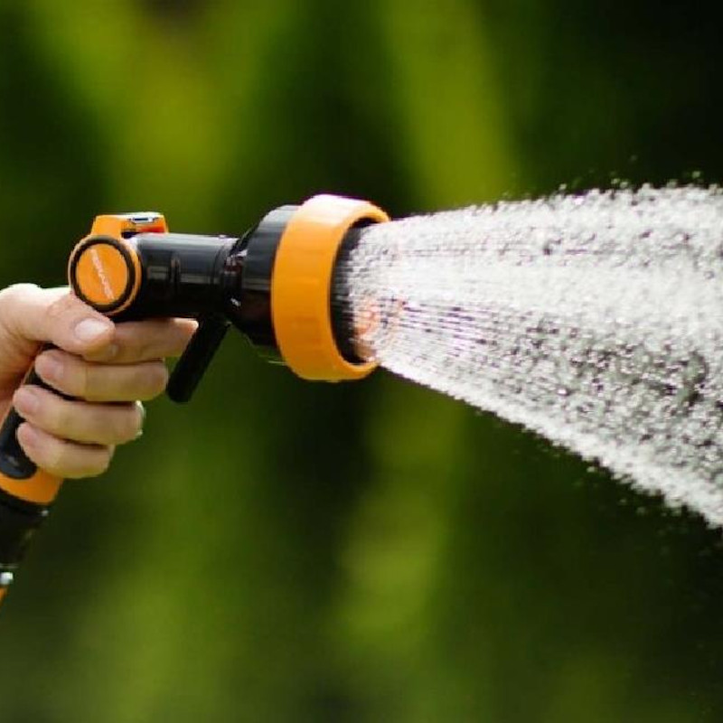 Pistol stropire tip multijet, cu maner confortabil SoftGrip™, Fiskars