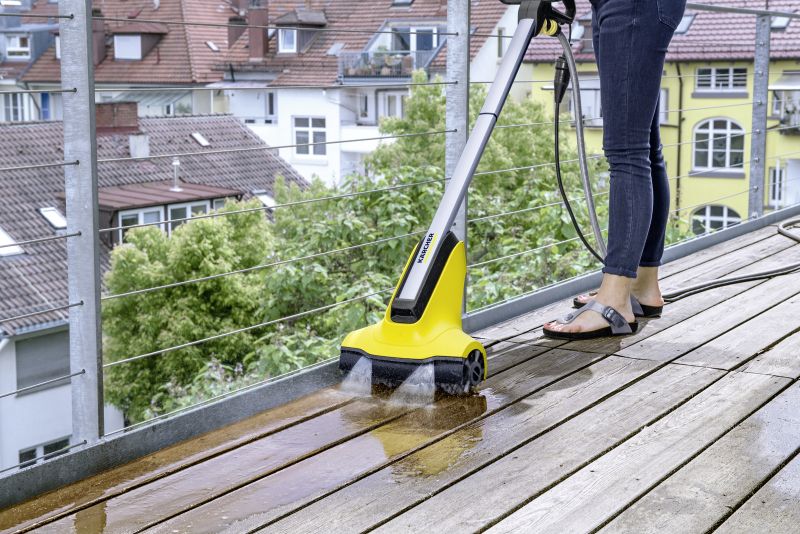 Aparat de curatat terase si suprafete din piatra Karcher, tip PCL4