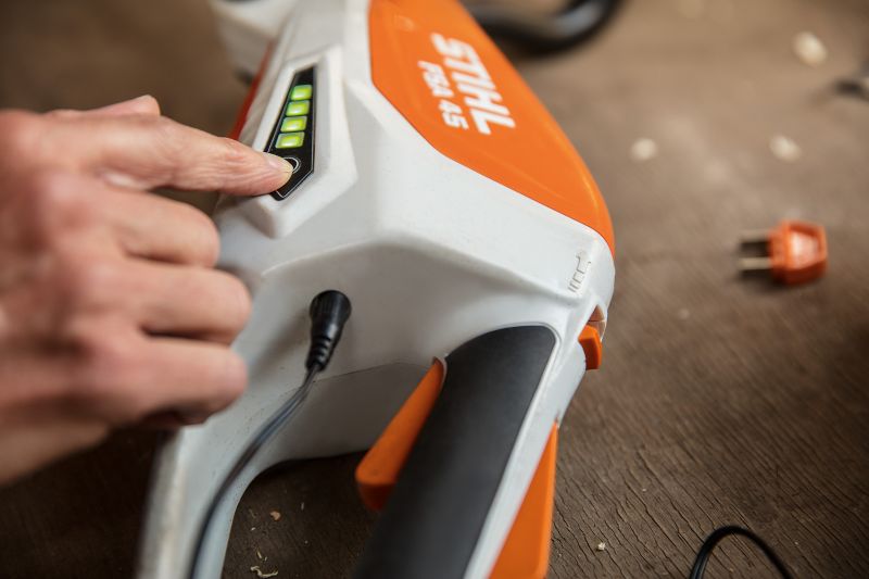 Motocoasa (trimmer) cu acumulator integrat, Stihl, tip FSA45