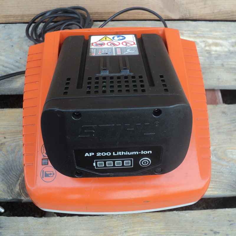 Incarcator rapid Stihl Hi-Speed AL500, pentru acumulatorii din clasele AK, AP si AR