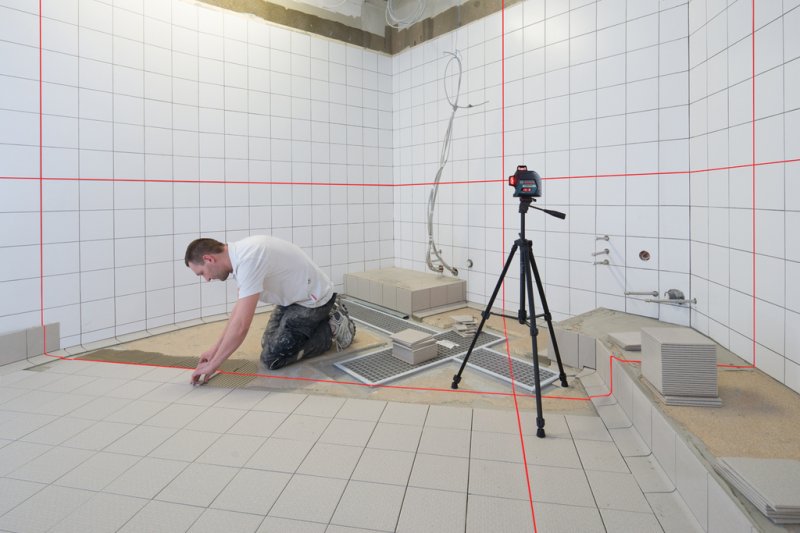 Nivela laser cu linii Bosch, tip GLL 3-80C cu stativ BT150