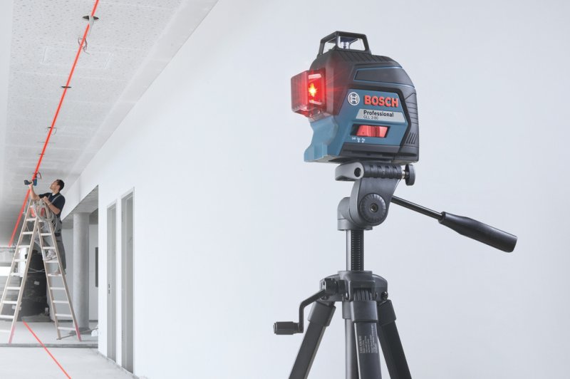Nivela laser cu linii Bosch, tip GLL 3-80C cu stativ BT150