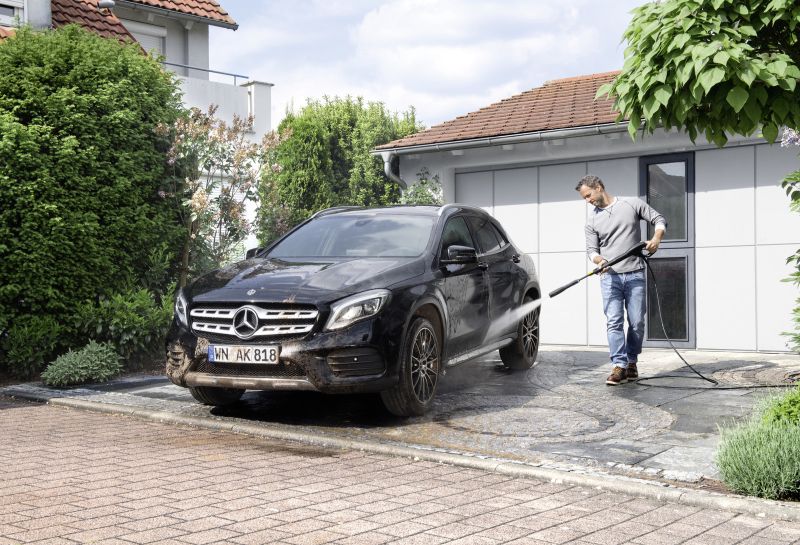 Aparat de spalat cu presiune KARCHER K4 Compact CAR