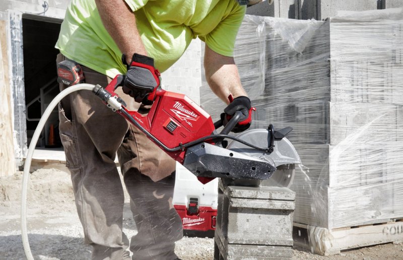 Debitator MILWAUKEE cu acumulatori 18V, 12Ah FORGE™, disc 230mm, tip M18FCOS230-121a