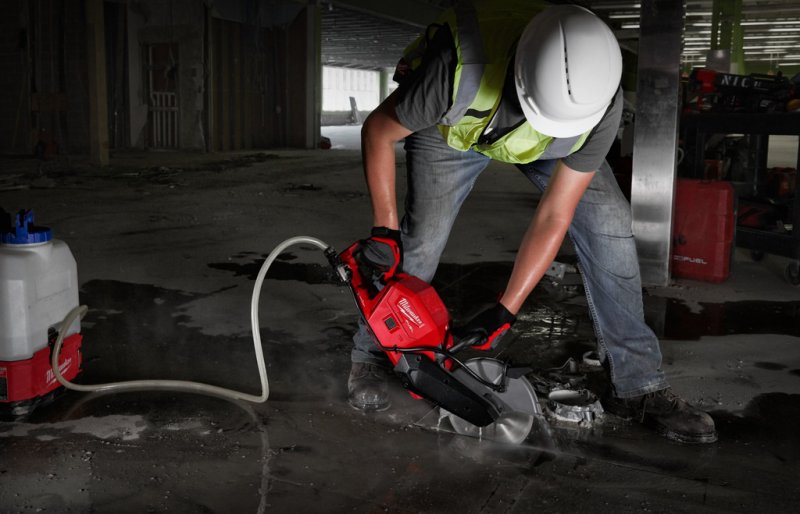 Debitator MILWAUKEE cu acumulatori 18V, 12Ah FORGE™, disc 230mm, tip M18FCOS230-121a