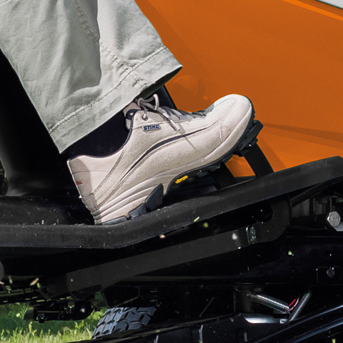 Tractoras de tuns gazon STIHL tip RT 6127.1 ZL