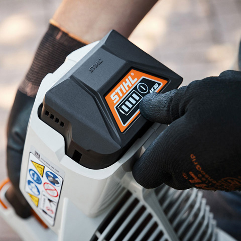 Suflanta cu acumulator 36V, 4.0Ah, Stihl, tip BGA57 Set, sistem AK