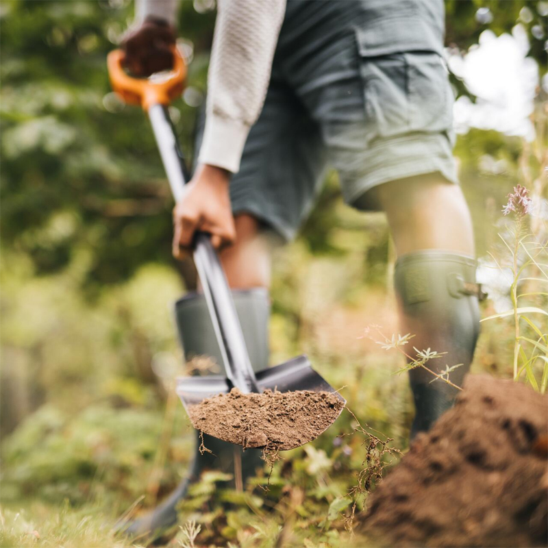 Cazma metalica ascutita pentru sapat si aerat, tip Solid™, Fiskars