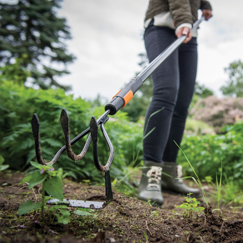 Cultivator cu 3 dinti si razeta Fiskars, 415 x 125 mm, 510 g, QuickFit™