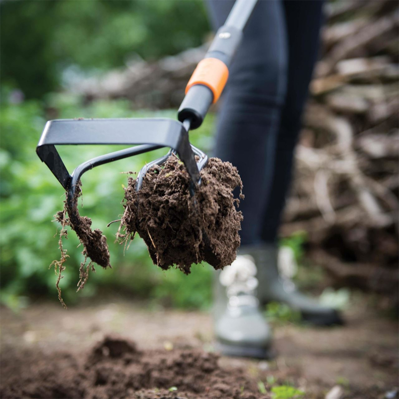 Cultivator cu 3 dinti si razeta Fiskars, 415 x 125 mm, 510 g, QuickFit™