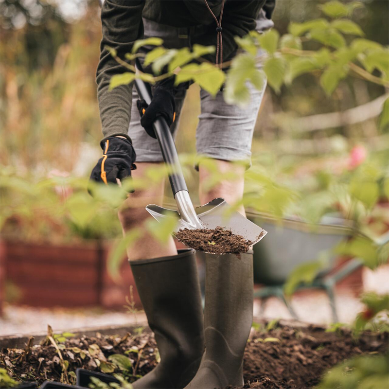 Cazma pentru plantat si bordurat, varf rotunjit, tip Ergonomic™, Fiskars