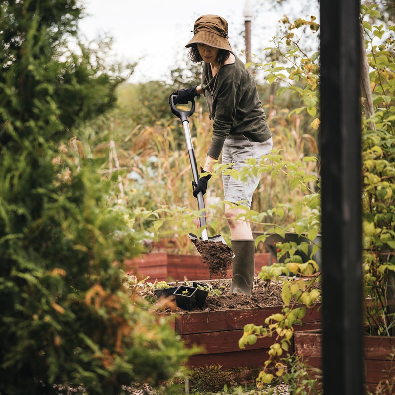 Cazma pentru plantat si bordurat, varf rotunjit, tip Ergonomic™, Fiskars