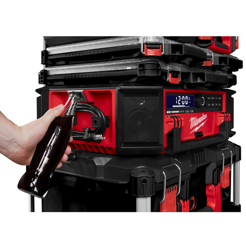 Radio santier cu dubla alimentare 220 V/18V, incarcator incorporat, SOLO, Milwaukee M18 PRCDAB