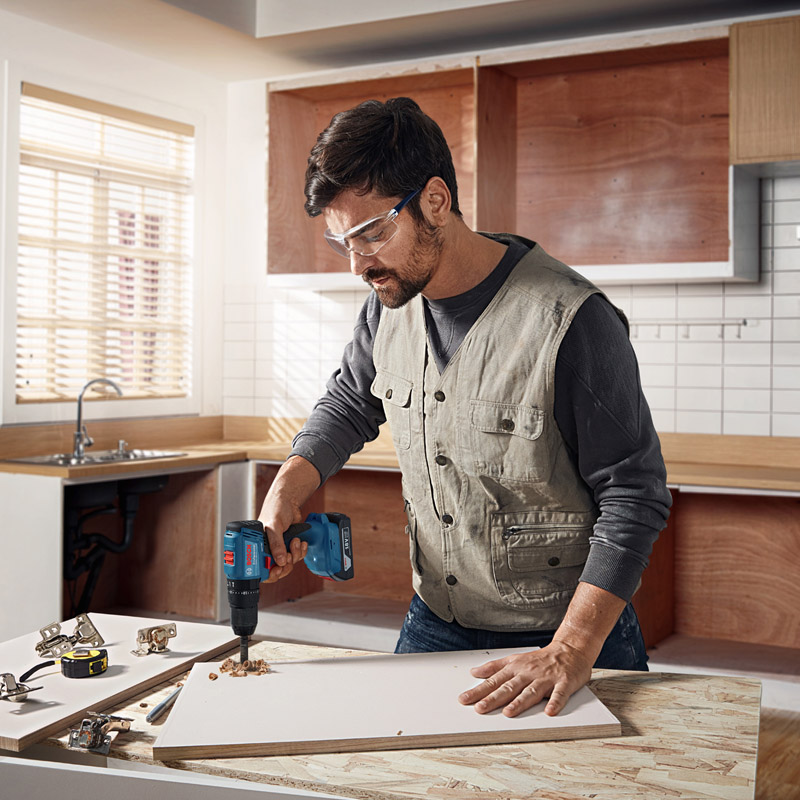 Masina de gaurit/insurubat profesionala cu percutie si 2 acumulatori 18V 2.0 Ah Bosch GSB 185-LI, 50 Nm