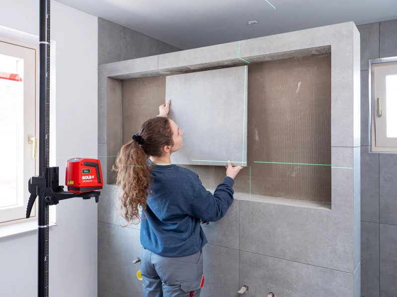 Trepied cu tija universala SOLA model UTC