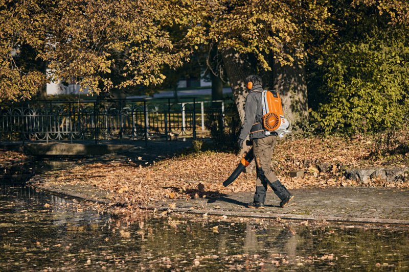 Suflanta compatibila cu acumulatori 36V, Stihl, SOLO (fara incarcator si acumulatori), tip BGA300, sistem AR