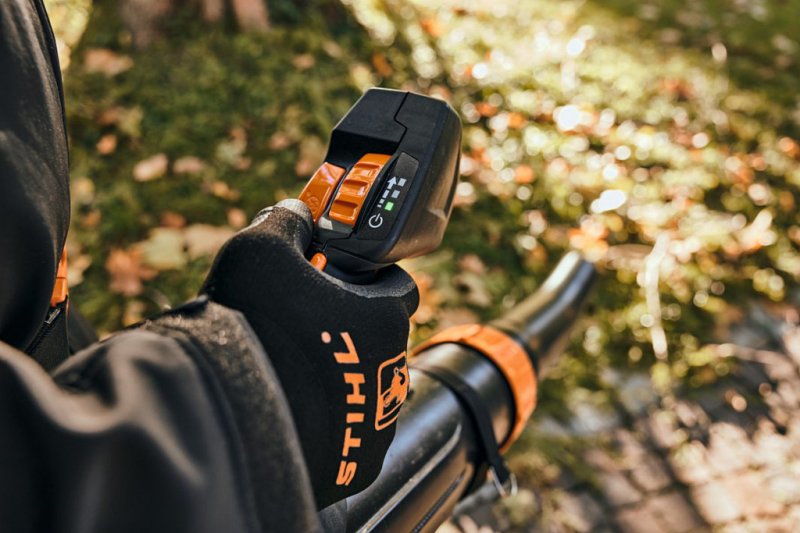 Suflanta compatibila cu acumulatori 36V, Stihl, SOLO (fara incarcator si acumulatori), tip BGA300, sistem AR