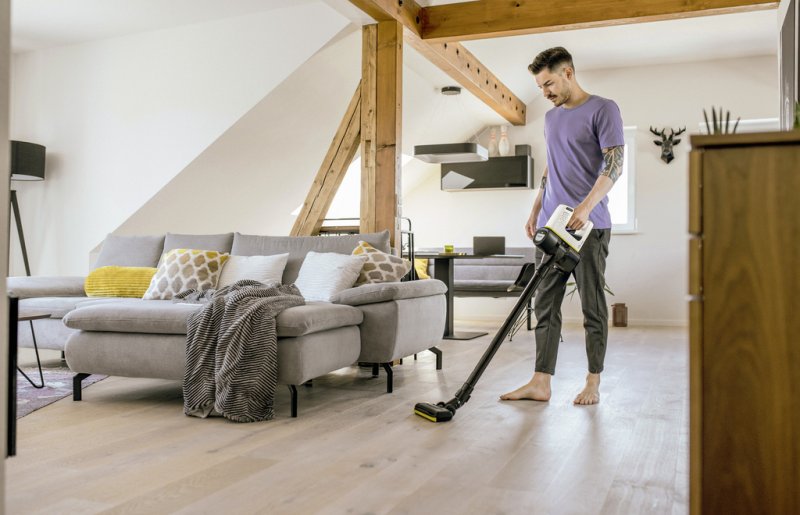 Aspirator vertical cu acumulator integrat 21.6V, Karcher, tip VC4 Cordless MyHome Car