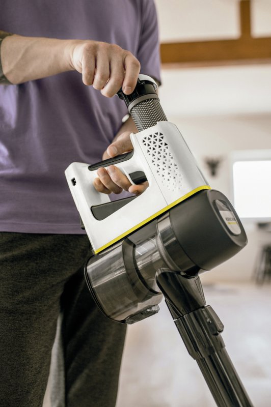 Aspirator vertical cu acumulator integrat 21.6V, Karcher, tip VC4 Cordless MyHome Pet