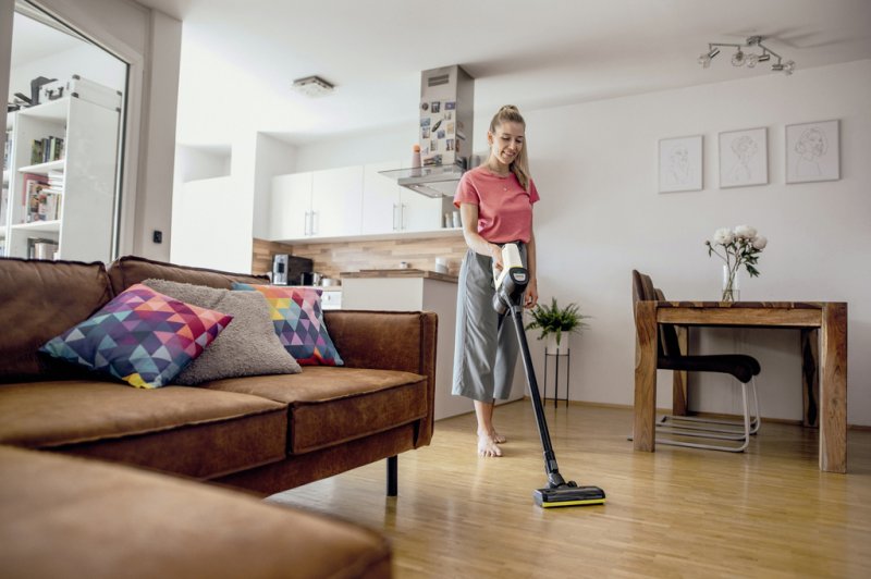 Aspirator vertical cu acumulator integrat 21.6V, Karcher, tip VC4 Cordless MyHome Pet