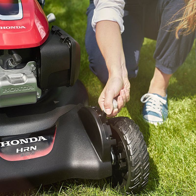 Masina de tuns iarba cu motor pe benzina, 4.8CP, 53cm, autotractare, mulching Versamow, Honda, tip HRN536C1 VKEH