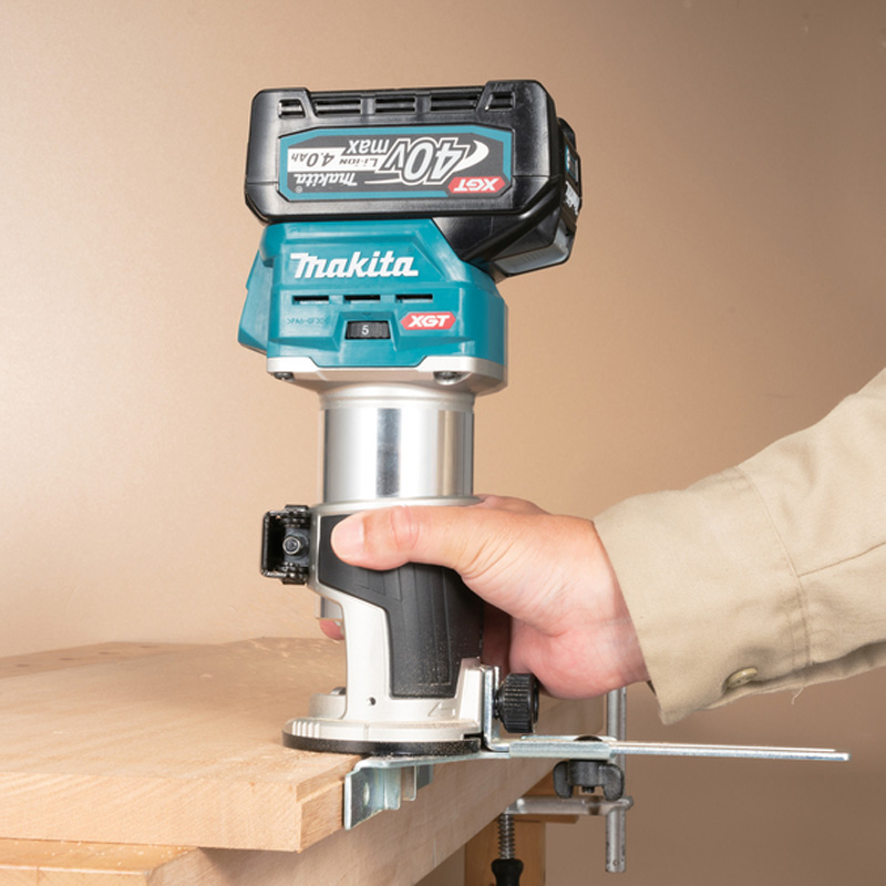 Masina de frezat unimanuala cu acumulatori 40V XGT Li-Ion SOLO, MAKITA tip RT001GZ18