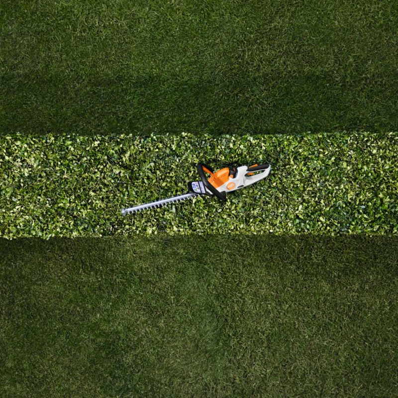 Foarfeca de tuns gard viu 45 cm, cu acumulator 10.8V, 2.1Ah, Stihl, tip HSA30 Set, sistem AS