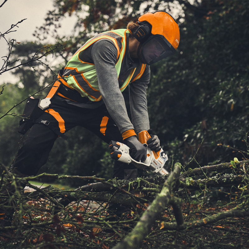Electrofierastrau cu lant, cu acumulatori, Stihl, tip GTA40 Set (cu 2 acumulatori, incarcator si geanta transport), sistem AS