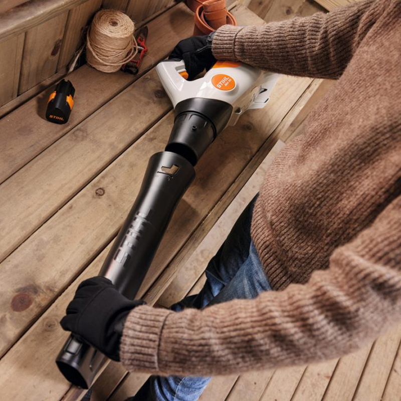 Suflanta de aer cu acumulatori, Stihl BGA30, sistem AS