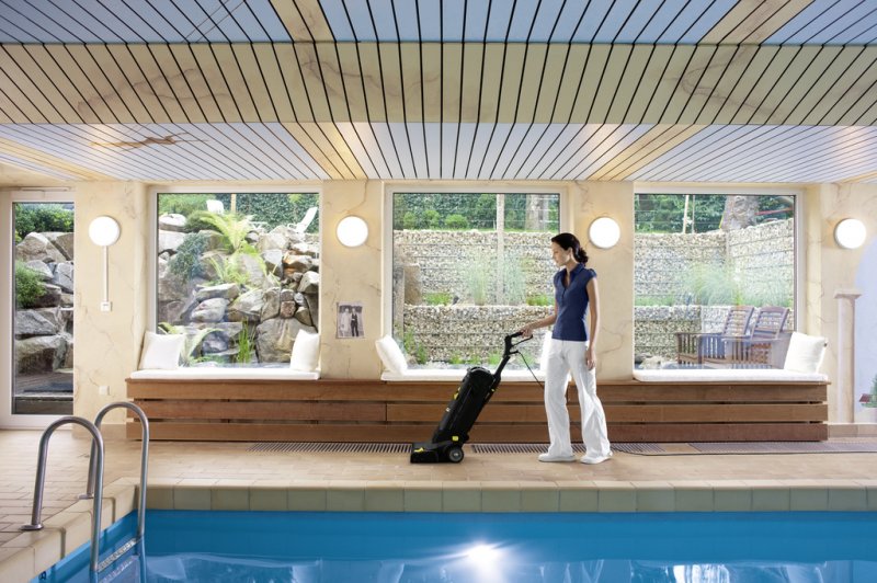 Masina de curatat pardoseli cu perie, Karcher BR 30/4 C Anniversary Edition, cadou rola microfibra